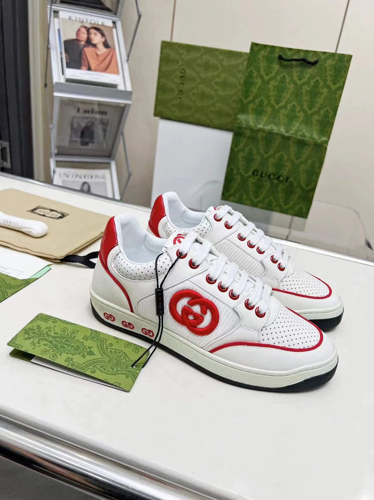 P620 💞💞Gucci G Home’s latest popular sports shoes, couple’s style, casual, retro white shoes 🌸🌸🌸 New popular series. The exquisite and compact interlocking double G logo romantically interprets the aesthetic concept of this series. Made of off-white leather, retro inspiration is cleverly blended into the sneaker design to reinterpret the brand logo. Exquisitely packaged at the delivery counter 🛍📦 ▪️Fabric: Original custom-made imported first-layer cowhide leather ▪️Lining: Original custom-made imported cowhide lining ▪️Outsole: Original molded two-color TPU outsole ▪️Size: Women's 35-40 / Men's 39-45